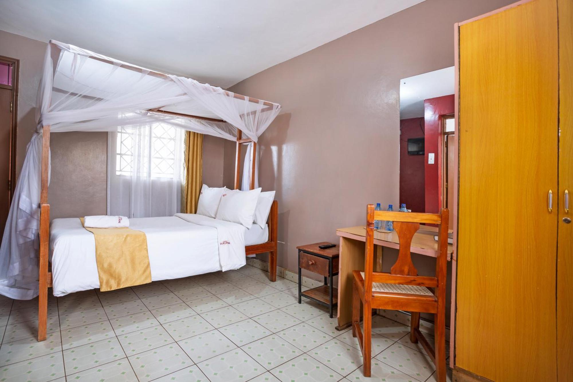 Melvic Hotel Kisumu Buitenkant foto