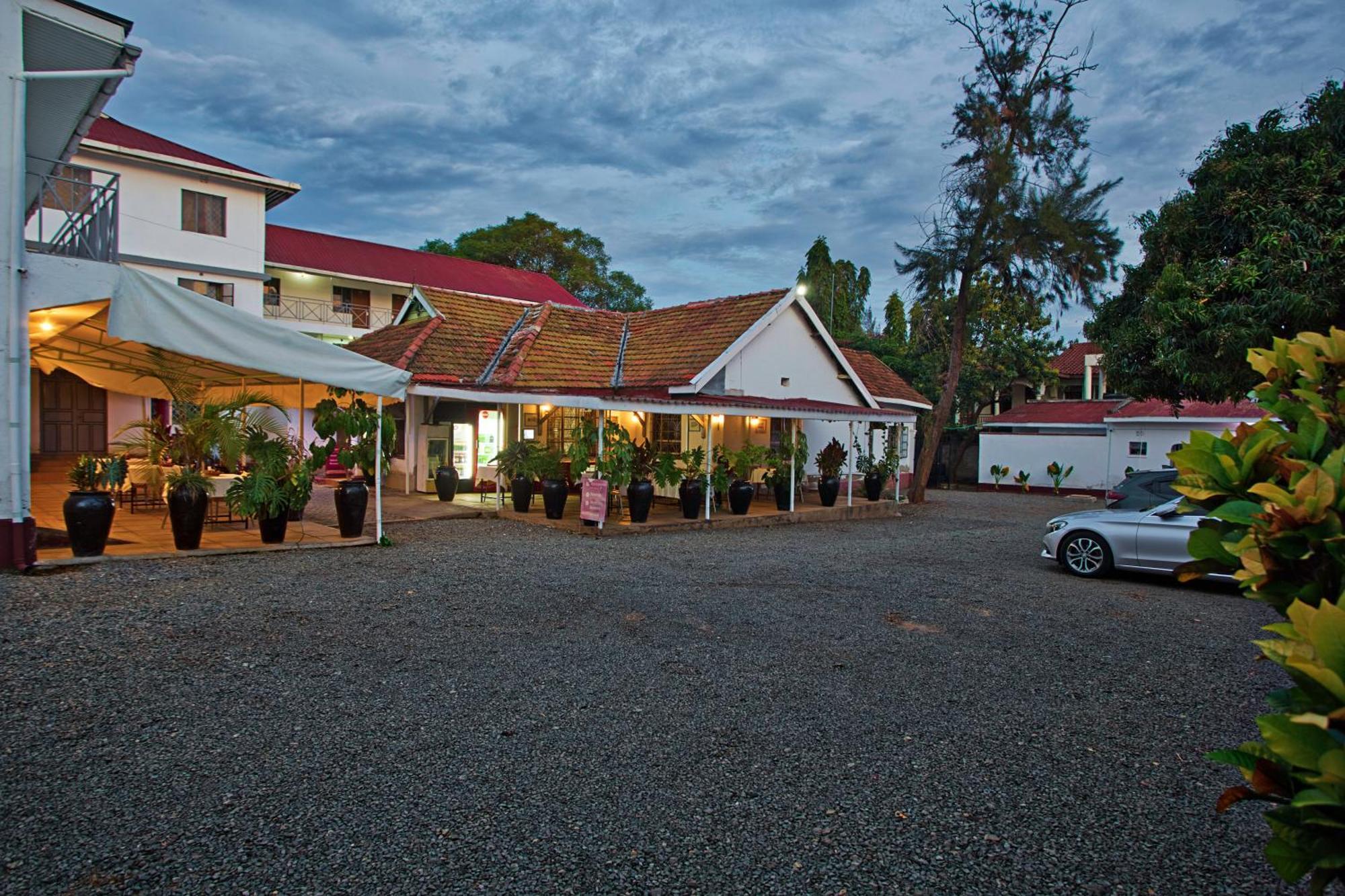 Melvic Hotel Kisumu Buitenkant foto